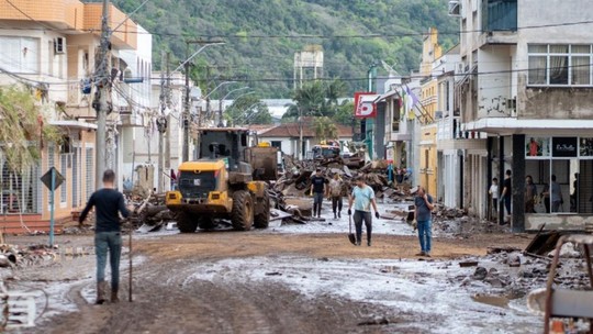 Passa de 10 mil número de desabrigados e desalojados no Rio Grande do Sul; alerta de chuva forte permanece