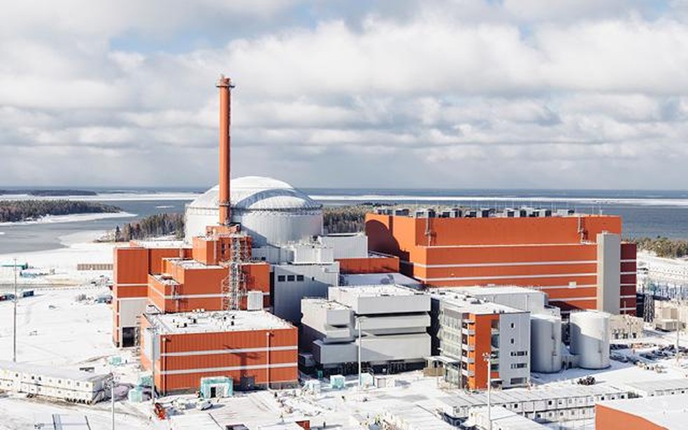 A usina nuclear Olkiluoto, da TVO, na Finlândia, conta a partir de abril com o maior reator da Europa — Foto: TVO