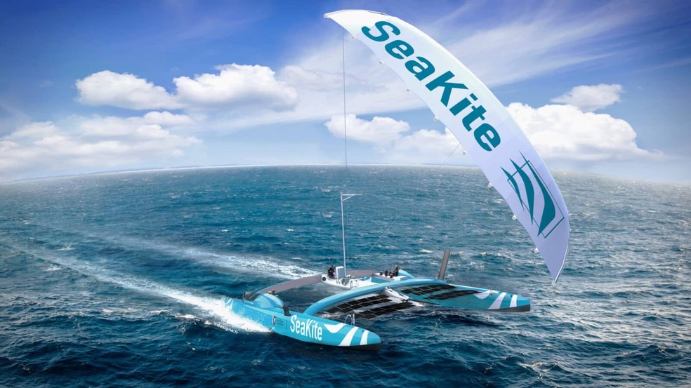 Catamarã SeaKite, da empresa Beyond The Sea, navega desde outubro de 2022 para exibir seu sistema de pipas — Foto: Divulgação
