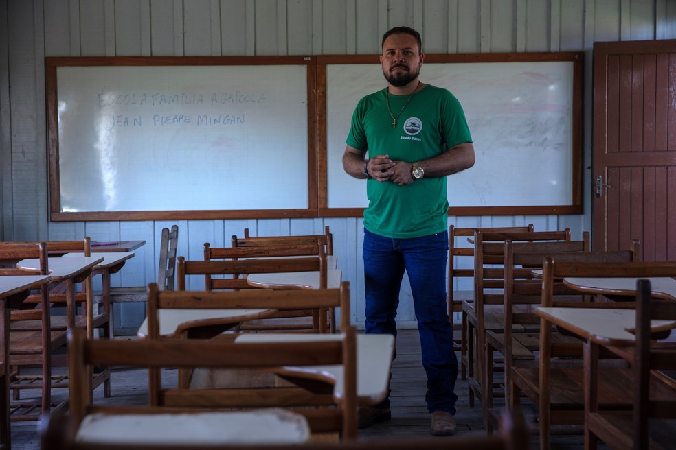 Ricardo é o gestor da escola estadual que auxilia na formação de novos profissionais  — Foto: Marizilda Cruppe