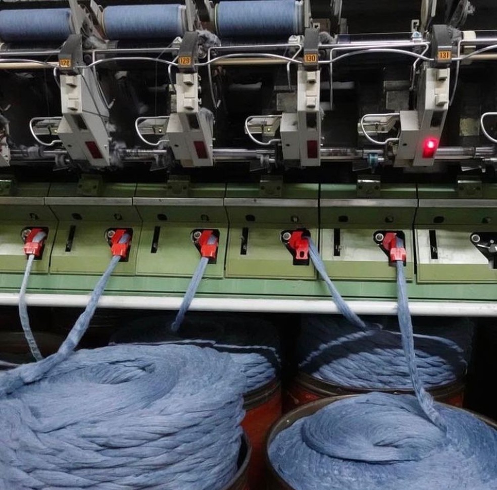 Na primeira leva da linha Pool Loop, da Riachuelo, produzida com algodão reciclado, foram reaproveitadas 9,4 toneladas de resíduos, transformadas em mais de 42 mil peças. — Foto: Riachuelo / Divulgação