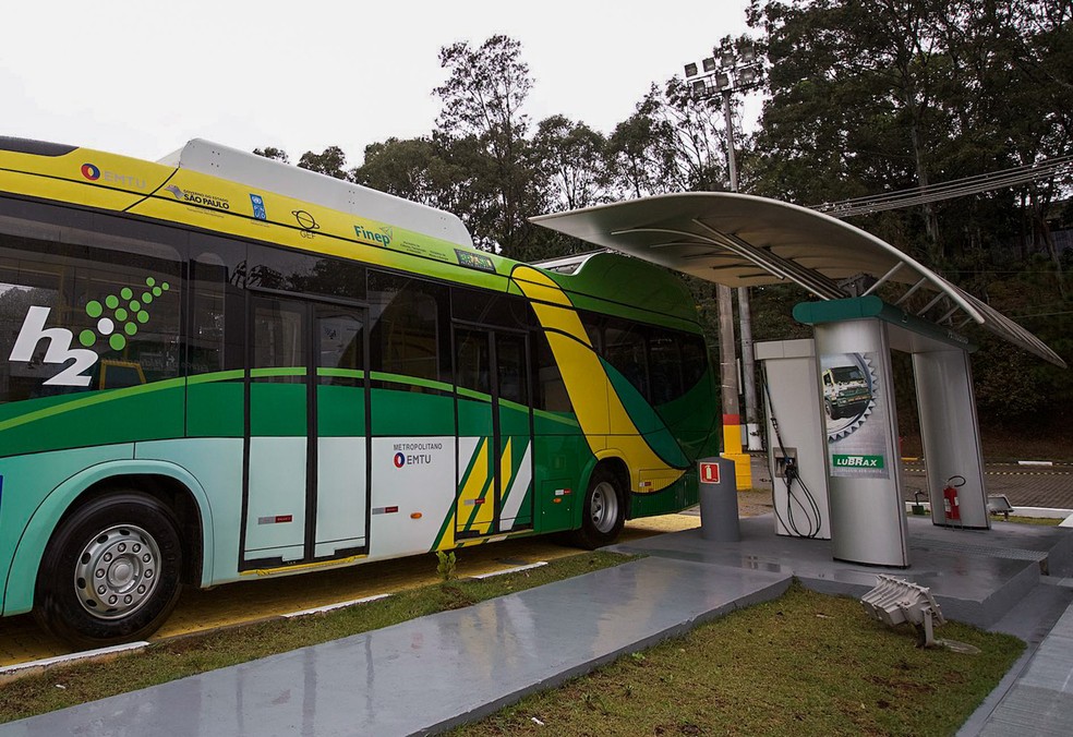 Primeiros ônibus movidos a hidrogênio para transporte urbano no Brasil foram entregues em 2015 no Estado de São Paulo. O hidrogênio pode desempenhar papel importante na transição energética global — Foto: Daniel Guimarães / A2img / Fotos Públicas