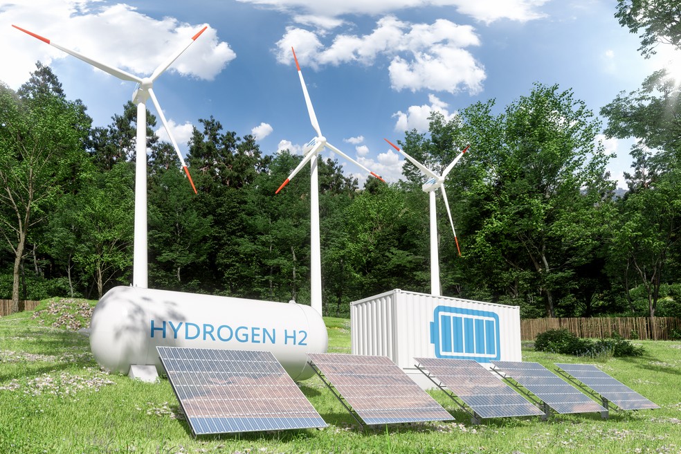 Hidrogênio verde é produzido a partir da eletrólise da água com energia gerada por fontes renováveis, como a eólica — Foto: Getty Images