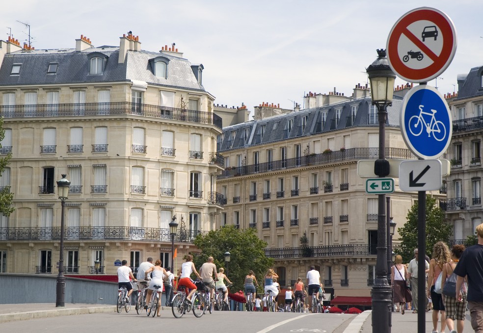 Tudo mais perto: Paris investe €250 milhões para se tornar uma 100% adepta ao ciclismo. — Foto:  leezsnow/getty images 