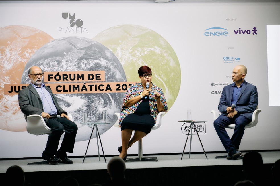Sergio Besserman, do Climate Reality Project, Karen Oliveira, da TNC, e o jornalista Marcos Coronato — Foto: Thayna Bonin