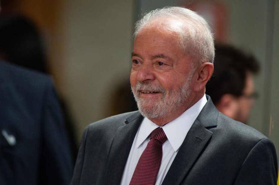 Luiz Inácio Lula da Silva embarcou para o Egito nesta segunda (14) para participar da COP27