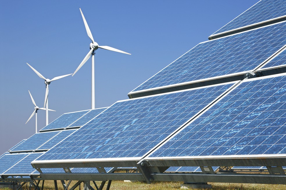 Agência Internacional para Energias Renováveis destaca que os custos de geração de energia a partir de fontes solares e eólicas têm diminuído nos últimos 13 a 15 anos — Foto: Getty Images