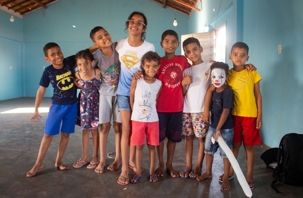 Crianças e jovens em situação de vulnerabilidade social e econômica participam das atividades do projeto  — Foto: Soll Souza / Aldeias 