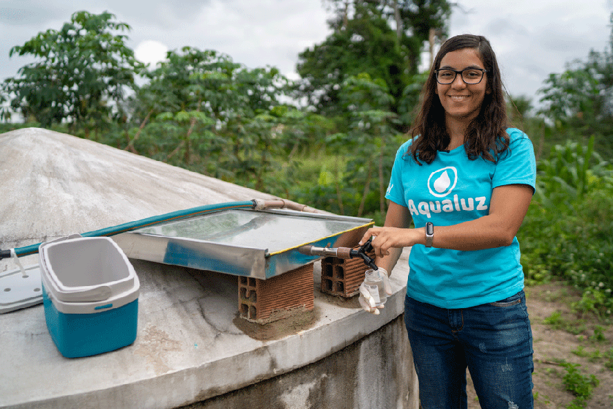 Como uma jovem brasileira transformou seu projeto de pesquisa em uma startup de acesso à água em zonas rurais que fatura milhões