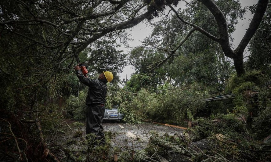 Rio Grande do Sul permanece em alerta por causa de ciclone