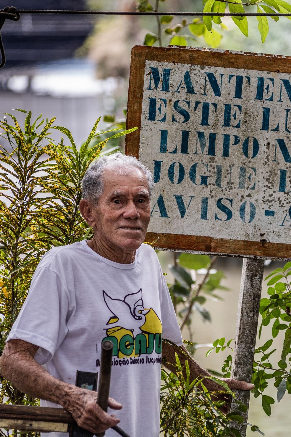 O pescador, artesão e ativista caiçara Pedro Paes, fundador da ACAJU.  — Foto: Guilherme Rodrigues
