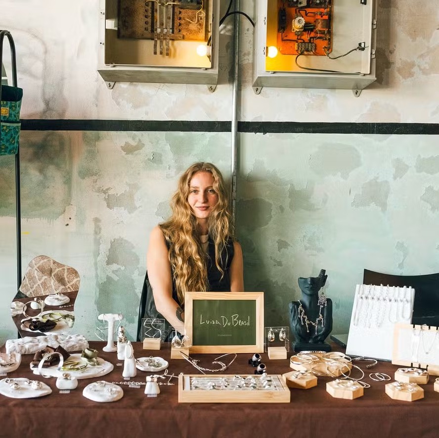 Luiza Marchionatti é a artesã sustentável que reinventa joias