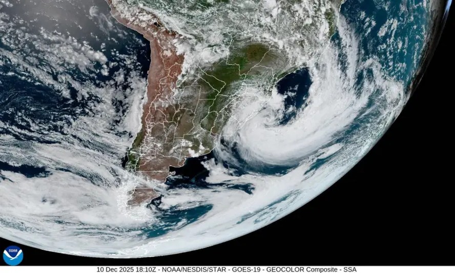 Imagens da Nasa mostram ciclone extratropial no Brasil visto do espaço