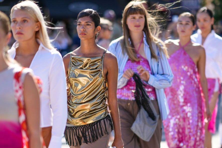 Modelos desfilam durante última edição daSemana de Moda de Copenhague Primavera/Verão 2023