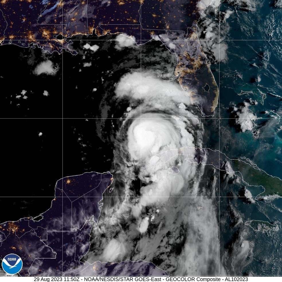 Imagem de satélite mostra o Furacão Idalia se aproximando da Flórida — Foto: National Hurricane Center
