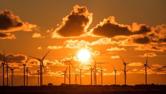 Energias renováveis devem triplicar nos próximos 6 anos para atingir zero emissões líquidas até 2050, diz relatório
