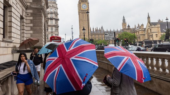 "Tempestades sem fim" que atingiram Reino Unido foram 10 vezes mais prováveis com mudanças climáticas, aponta estudo