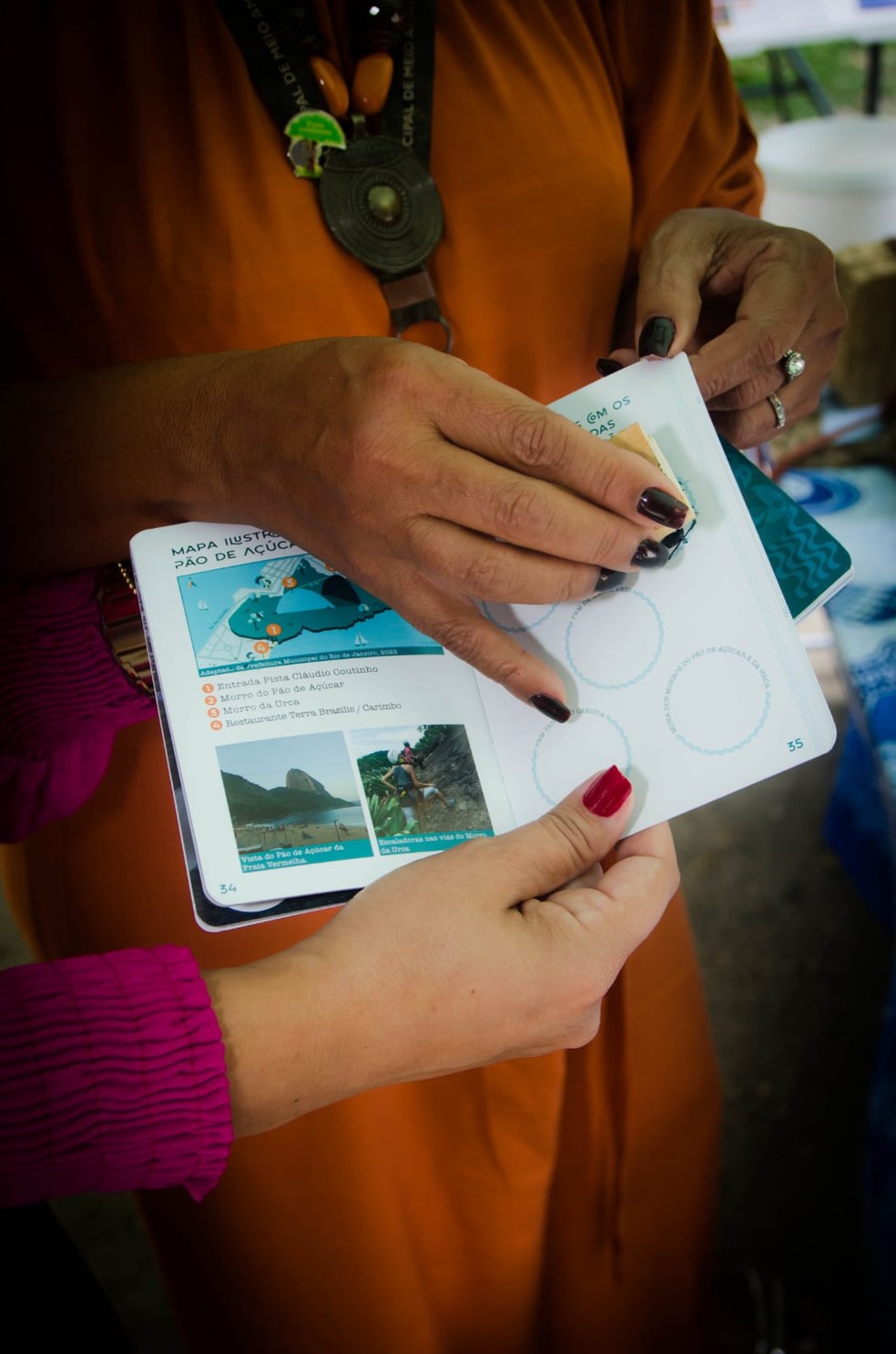 Cariocas e turistas já têm acesso à publicação gratuita, com 38 páginas, com histórias, curiosidades e informações sobre cinco unidades de conservação, localizadas nas zonas sul e oeste da cidade — Foto: José Luís Figueiredo