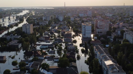 "Maior ecocídio na Ucrânia": colapso da barragem de Kakhovka gera impactos ambientais de longo alcance