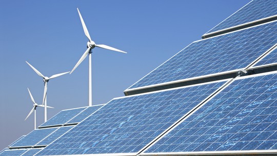 Preço da energia renovável cai mais do que a de fontes fósseis; competitividade delas “nunca foi tão grande”, diz agência internacional