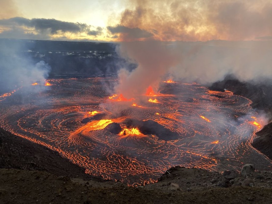 Vulcão Kilauea, no Havaí, em erupção