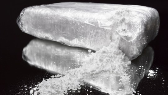 Cocaína é contaminante emergente preocupante na baía de Santos, afirma pesquisador