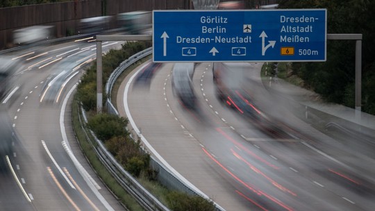Alemães discutem limitar velocidade nas famosas Autobahn para cortar emissões