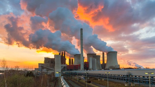 Agência Internacional de Energia alerta para risco do mundo se tornar refém de tecnologias de captura de CO2: "mascarar" uso de combustíveis fósseis não é a solução