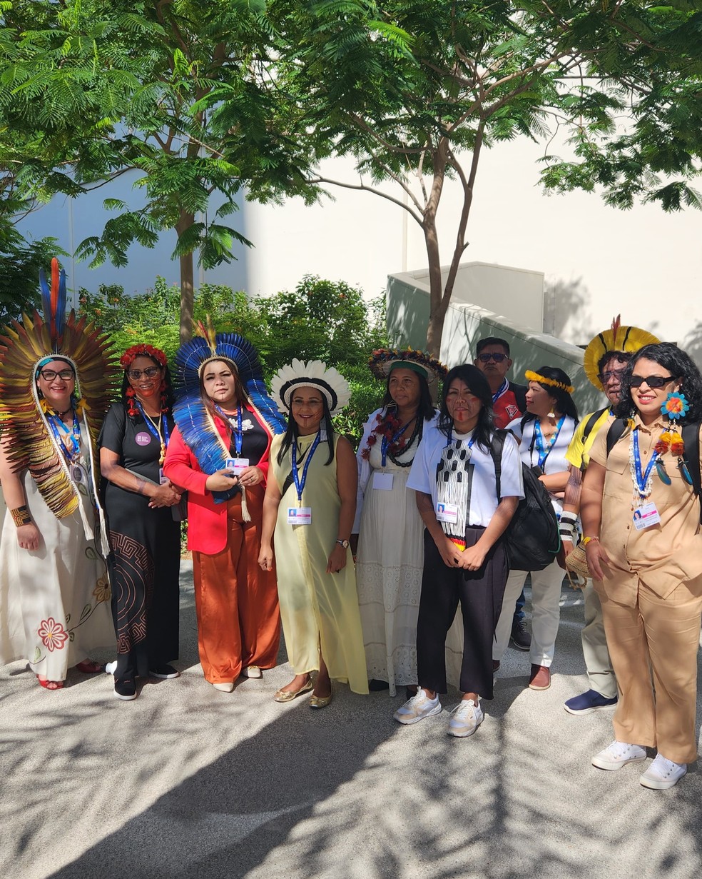 Articulação Nacional das Mulheres Indígenas Guerreiras da Ancestralidade (Anmiga) na COP 28, em Dubai.  — Foto: Vanessa Oliveira/Um Só Planeta