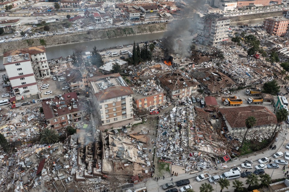 Destruição provocada pelo terremoto de 6 de fevereiro de 2023 em Hatay, na Turquia — Foto: Getty Images