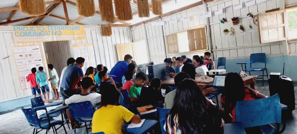 Alunos da Escola Eeno Hiepole, na Aldeia Canadá, Terra Indígena Alto Rio Negro — Foto: Divulgação