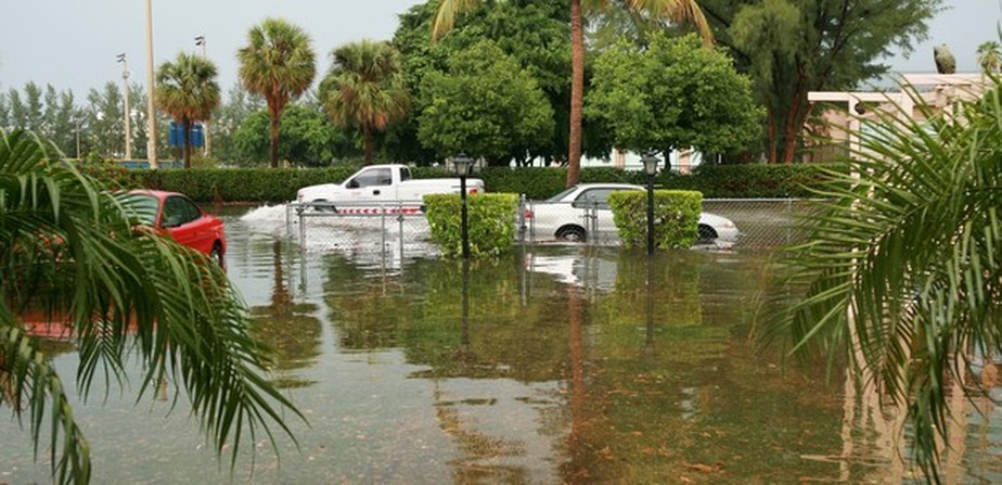 Plano apresenta propostas para diminuir a incidência de enchentes como a da foto