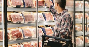 Brasil tenta reverter suspensão de compra de carne pela União Europeia