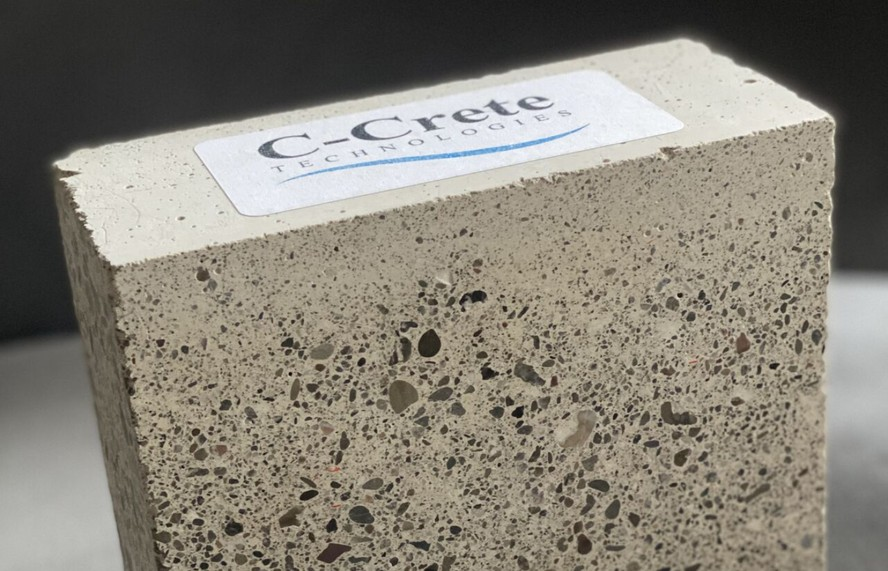 O C-Crete é um concreto que contém rochas naturais não carbonáticas e subprodutos industriais em sua composição, em detrimento do cimento Portland