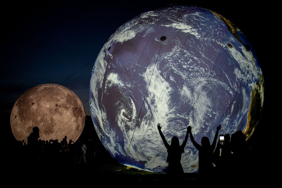 Exposição na Republica Tcheca: Terra e Lua infláveis
