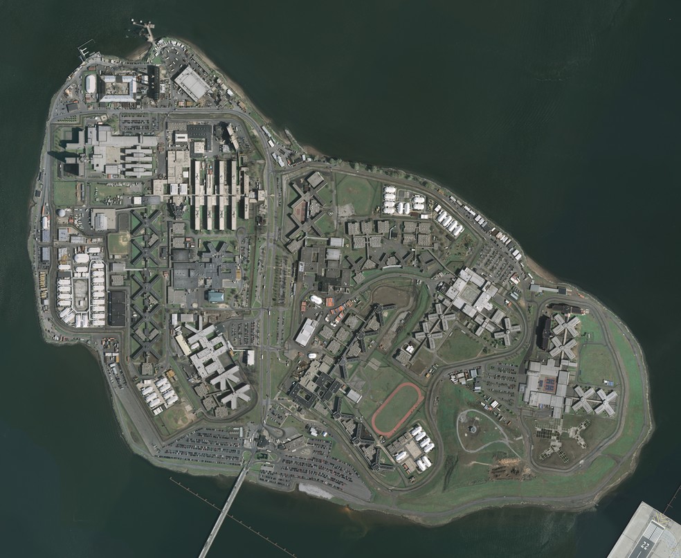 Rikers Island, em Nova York: ilha abriga dez cadeias e décadas de relatos de atrocidades  — Foto: Reprodução