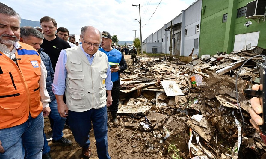 Alckmin anuncia R$ 741 milhões para cidades do RS afetadas por ciclone