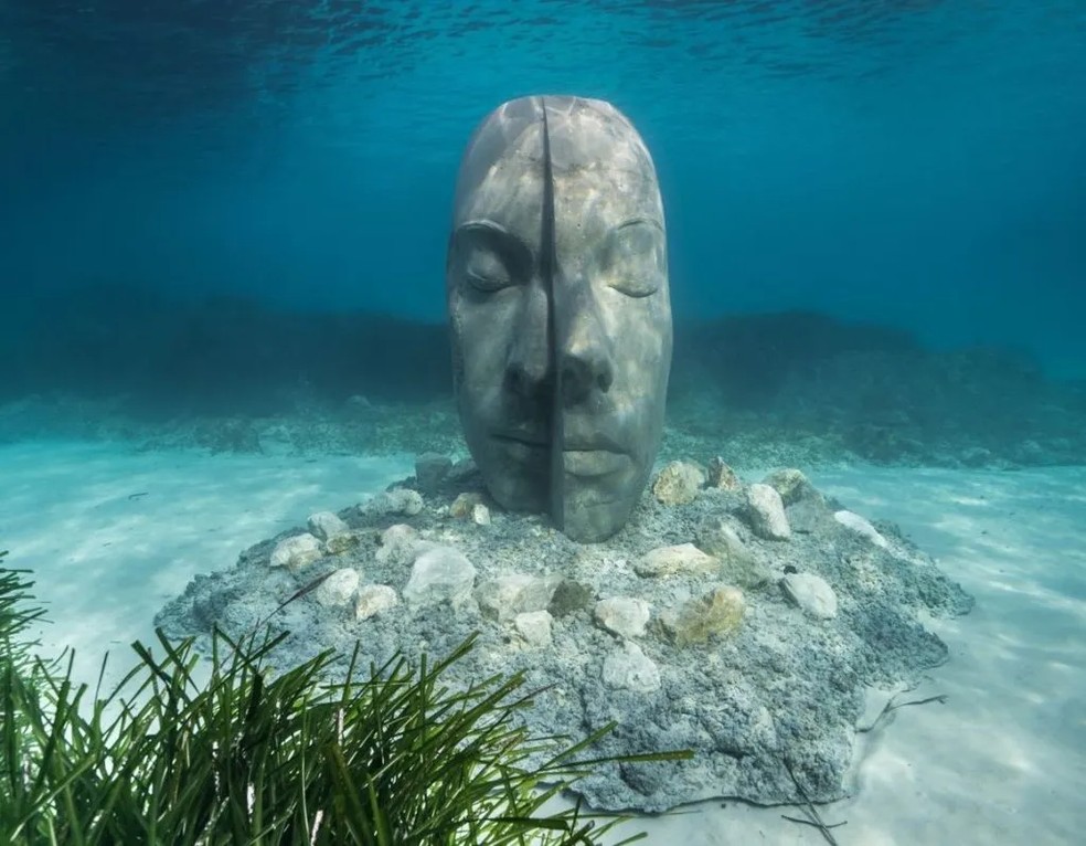 Esculturas subaquáticas de Talamone, na Toscana. — Foto: Reprodução