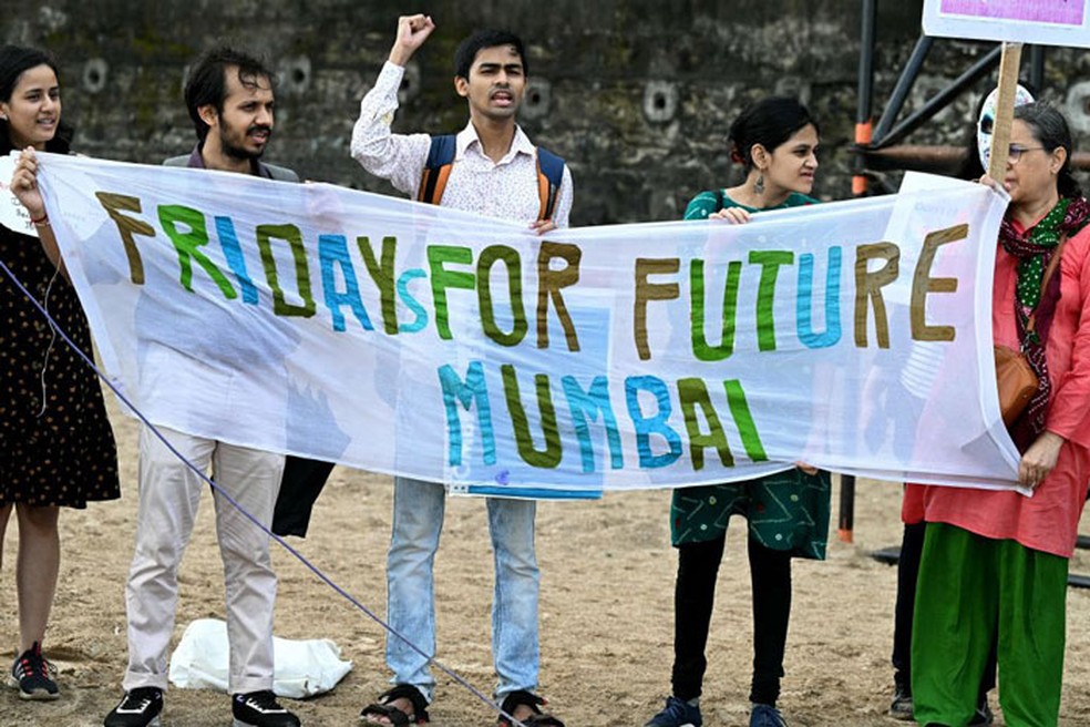 Manifestantes em Mumbai, na Índia, durante a "Greve Global pelo Clima" — Foto: Getty Images
