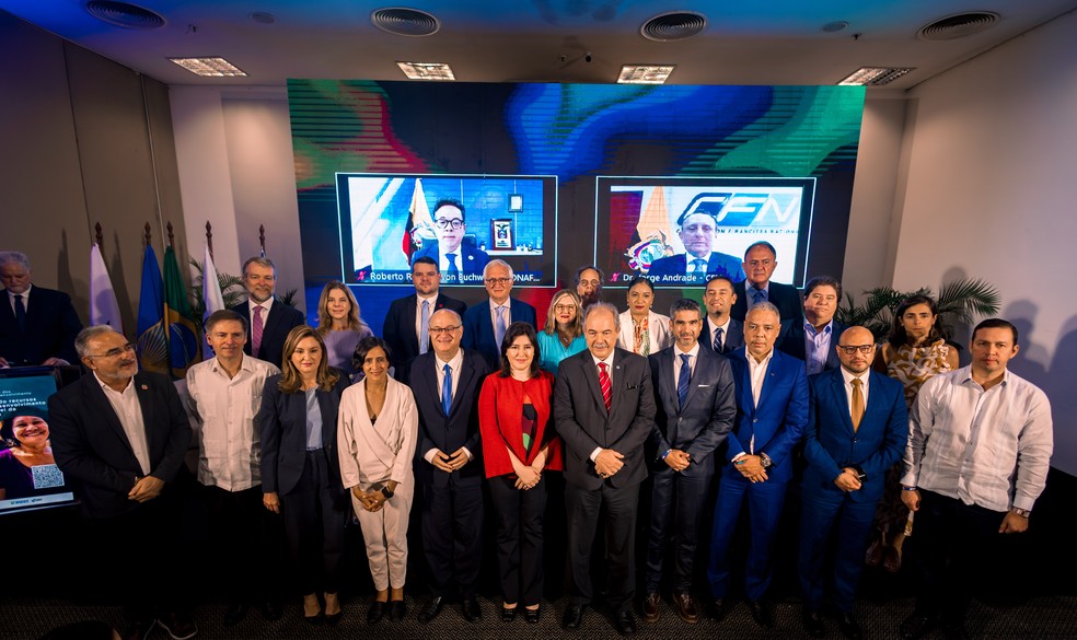 Cerimônia de assinatura da Declaração da Coalizão Verde, que passa a reunir 19 bancos de desenvolvimento da América Latina — Foto: Marcio Nagano