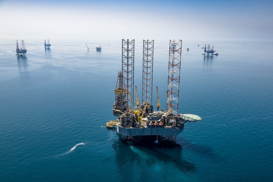 Petróleo -- operação no Campo de Hasbah, explorado pela Saudi Aramco no Golfo Pérsico