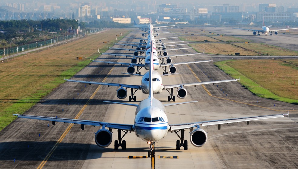 Combustíveis sustentáveis são esperança para avançar com a descarbonização da aviação — Foto: Getty Images