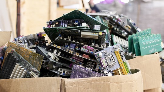 Ação recolhe 5,1 toneladas de lixo eletrônico em escolas públicas 