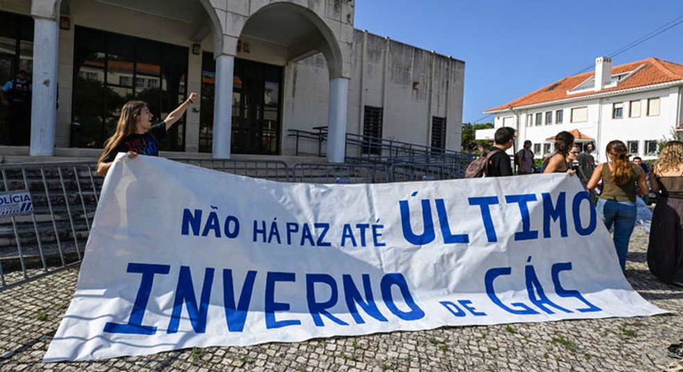 Protestos contra combustíveis fósseis em Portugal. — Foto: GettyImages