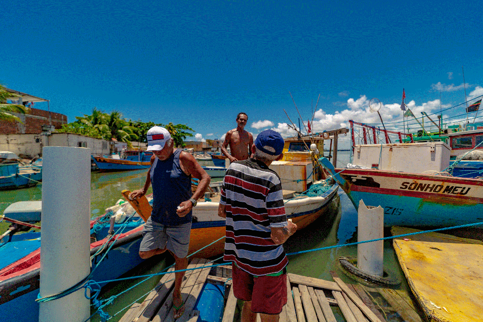 Pescadores da comunidade Brasília Teimosa. — Foto: Filipe Cadena/Fundação Grupo Boticário