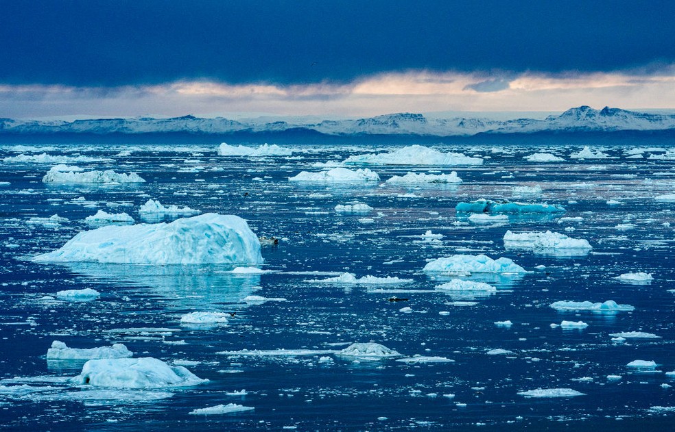 O colapso da calota de gelo da Groenlândia é um dos pontos de inflexão que já podem ter sido ultrapassados — Foto: Ulrik Pedersen/NurPhoto via Getty Images
