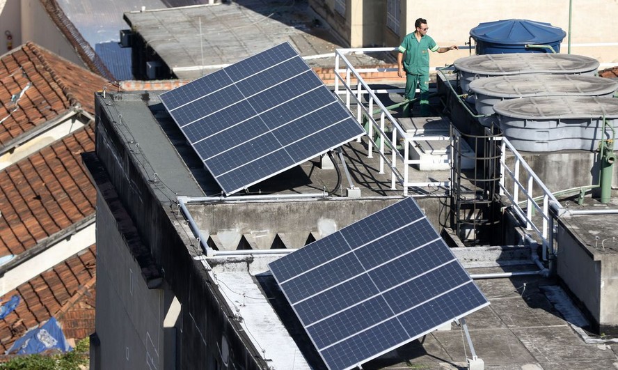 Brasil chega a 2 milhões de placas solares em telhados e terrenos, Energia  e Ciência
