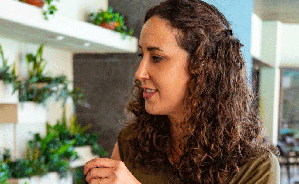 Janaína Bumbeer, doutora em Ecologia e Ciências Marinhas, integrante da Liga das Mulheres pelo Oceano e gerente de projetos da Fundação Grupo Boticário. — Foto: Filipe Cadena/ Fundação Grupo Boticário